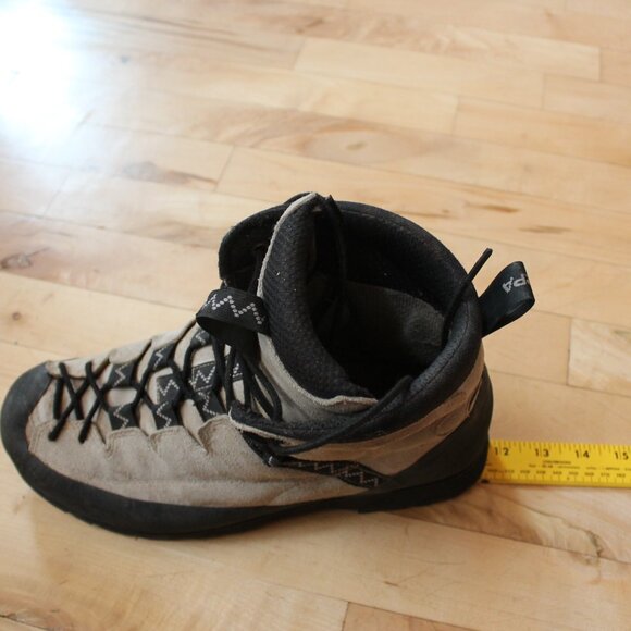 Scarpa Gray and Black Men’s Hiking Boots
